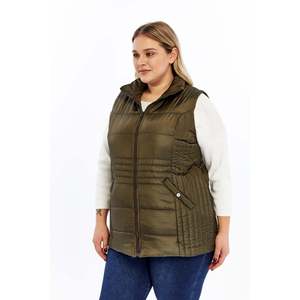 Chaleco Acolchado con Bolsillos RMG para Mujer, Talla Grande, Cómodo y Elegante, Color Caqui, Sin Mangas, Colección Otoño Invierno - Product Image 4