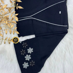 Abayas elegantes y modestas bordadas a mano para mujer - Product Image 1