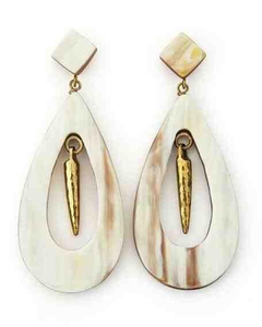 Boucles d'oreilles en os de corne de buffle d'ange de style vintage d'origine éthique bijoux naturels à la mode faits à la main - Product Image 1