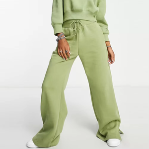 Ensemble de survêtement pour femme personnalisé en deux pièces avec sweat-shirt court et pantalon de jogging - Product Image 5