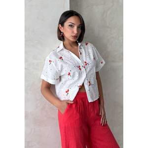 Blusa y Camisa Bordada para Mujer, Diseño Elegante y Personalizable para Mayor Comodidad y Estilo - Product Image 4