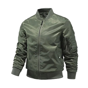 Veste pour homme élégante prête pour l'hiver avec intérieur isolé Matériau souple Ajustement moderne Idéal pour l'extérieur et les conditions météorologiques froides - Product Image 1
