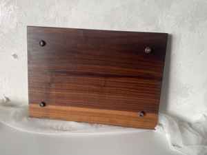 Planche à découper en noyer de luxe, en bois massif, fabriquée à la main, avec une finition lisse, pour une utilisation professionnelle par les chefs, préparation culinaire - Product Image 2