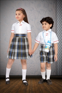 Uniforme Escolar Unisex para Niños, Hecho con Material 100% Puro, con Colores y Tallas Personalizadas Disponibles para la Venta - Product Image 3