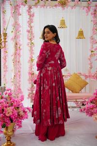 Ensemble de costume ethnique élégant marron Aura avec bas élégant et Dupatta fluide pour les looks de fête et de fête pour les saisons d'hiver et d'été - Product Image 3