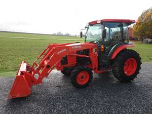 Tractor Kubota LA1055 Usado en Buenas Condiciones con Caja de Cambios de Cargador Frontal y Componentes y Accesorios Esenciales en Venta - Product Image 4
