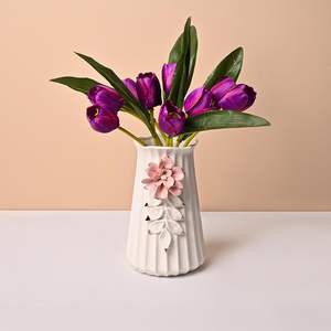 Vase en métal élégant avec pot de fleurs décoratif fait à la main poli doré parfait pour la décoration d'événements table de mariage ou accent de chambre - Product Image 1