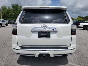 Toyota 4Runner Limited 2024, Construcción Refinada, Ligeramente Usada - Product Image 3