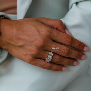 แหวนหมั้นเพชรทรงรีสี่เหลี่ยมเจียระไนแบบโอวัล ความใส VVS ทองคำแท้ 18K เพชรเพาะเลี้ยงในห้องปฏิบัติการ ดีไซน์หรูหรา ปรับแต่งได้ในสีทองคำขาว ทองคำเหลือง และทองคำชมพู - Product Image 5