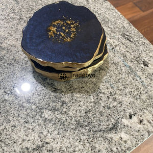 Sous-verres en résine, fabrication artisanale, qualité supérieure, décoration d'intérieur, sous-verres pour boissons, 4x4 pouces, style luxueux, disponible en différentes couleurs - Product Image 1