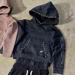 Chándal de Invierno con Capucha de Lujo Personalizado con Pedrería, Materiales de Algodón Premium y Ajuste Suave - Product Image 4