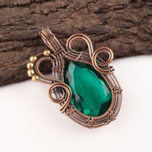 Pendentif de mode en émeraude verte luxurante taille poire, pierre précieuse naturelle, plaqué argent, fil de cuivre enroulé, collier statement - Product Image 3