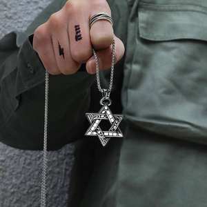 Collar Hip Hop para Hombre en Plata de Ley Chapada en Oro con Diamantes Cultivados en Laboratorio y Colgante Versátil - Product Image 1