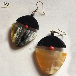 Pendientes de estilo de moda irregular de diseñador de moda para mujer con cajas de joyería de madera elegantes de tamaño personalizado incluidas - Product Image 4