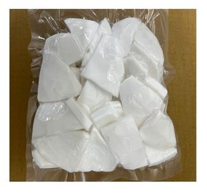 Proveedor internacional de coco congelado que ofrece trozos de carne de coco a granel de alta calidad, perfectos para batidos y postres - Product Image 1