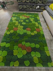 Alfombra moderna hecha a mano de lana verde, suave y con mechones, para dormitorio o habitación infantil. - Product Image 4