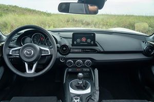 ขายดี ราคาสุดคุ้ม.. มือสอง ปี 2023 มาสด้า MX-5 Miata RF Club - พร้อมส่ง - Product Image 2