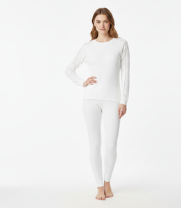 Traje Térmico para Mujer SilkWarm Blanco, Manga Larga, Tejido Suave y Transpirable, Diseñado para una Comodidad Elegante en Invierno - Product Image 1