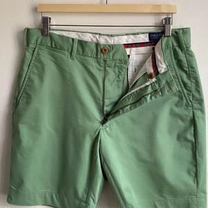 กางเกงขาสั้นโปโลสำหรับผู้ชาย น้ำหนักเบา นุ่มสบาย ออกแบบมาเพื่อความสบายตลอดวัน ด้วยผ้าที่ระบายอากาศได้ดีและเรียบเนียน - Product Image 1