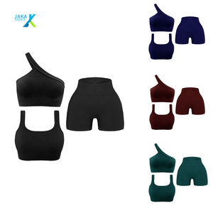 ชุดออกกำลังกายผู้หญิง 2 ชิ้น ชุดโยคะไร้รอยต่อ เสื้อชั้นในกีฬาแบบรัดรูป สายเดี่ยว เสื้อครอปเอวสูง กางเกงขาสั้นทรง biker ระบายอากาศได้ดี ผลิตจากผ้าสแปนเด็กซ์/ไนลอน - Product Image 1
