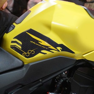 Adesivi Protettivi 3D Personalizzati per Serbatoio Laterale Moto Honda Hornet 2023-2024 - Product Image 1