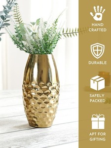 Vase design élégant en or Accent décoratif multi-usage pour table à manger Salon Bureau Réception et intérieurs d'hôtel - Product Image 5