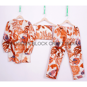 Conjunto de pijama floral tropical para verano Conjunto de pijama con estampado de bloques de mano inspirado en la naturaleza con diseño intrincado y color vibrante - Product Image 4