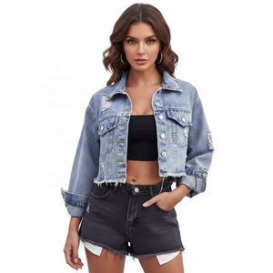 Chaqueta vaquera corta con logo personalizado para mujer, dobladillo sin rematar, efecto desgastado, lavado claro, estilo vintage, venta al por mayor, ropa urbana - Product Image 1
