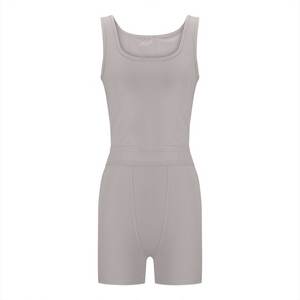 Ensemble Leggings courts + soutien-gorge de sport croisé Survêtement de gymnastique pour femmes - Product Image 3