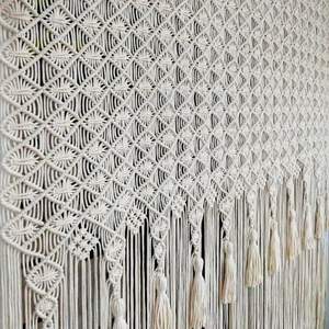 Décoration murale bohème en macramé, rideau mural en rotin fait main pour salon, motif à franges encadré pour décoration de mariage - Product Image 1