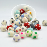 Boules en feutre à pois personnalisables - Décoration de Noël faite à la main en laine pour la maison, les fêtes et les événements, 100% naturelles, 100 pièces MOQ, diverses couleurs