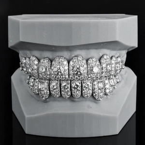 Grillz Moissanite Iced Out en Argent 925 Plaqué Rhodium, Luxe, Sur Mesure, Unisexe, Bijou de Sourire Tendance, Grillz Argenté - Product Image 1