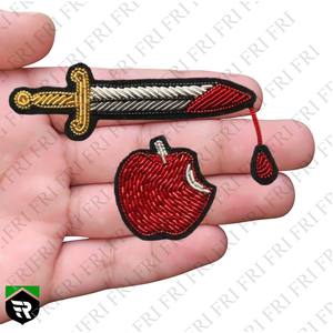 Broche pomme faite à la main personnalisée fil de lingot et broderie perlée broche de mode broche artisanale de luxe pour vêtements et sacs - Product Image 2