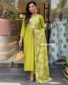 Robe de mariage élégante de style indien pakistanais Salwar Kameez cousue pour les femmes prêt-à-porter pour la fête d'hiver Diwali - Product Image 3