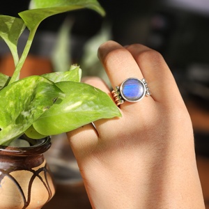 Anillo de plata con piedras preciosas de Fuego Azul labradorita atractivo y moderno El mejor regalo de Navidad para bodas y fiestas - Product Image 1