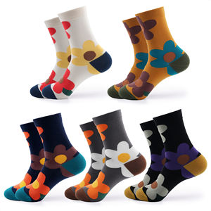 Chaussettes en coton pour femmes Kikiya - Motif imprimé floral, respirantes, tricotées, épaisseur standard, chaussettes décontractées pour un usage quotidien - Product Image 1