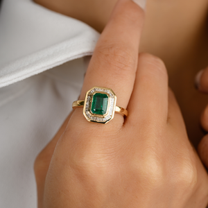 Delicada joyería de mujer al por mayor 18K oro amarillo Esmeralda natural y Diamante Halo anillo de compromiso para hombres - Product Image 2