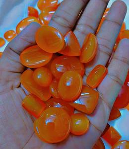 พลอยคาร์เนเลียนธรรมชาติคุณภาพ AAA+ รูปทรงผสมแบบคาโบชอง ปรับขนาดแล้ว ขายส่ง มีทุกขนาด - Product Image 1