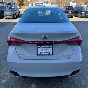 Toyota Avalon 2022 en parfait état - Product Image 3