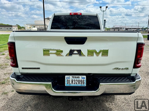 รถกระบะ 2025 R a m 2500 Big Horn 4X4 รุ่น Crew Cab พร้อมไฟหน้า LED และกระจังหน้าโครเมียม - Product Image 2