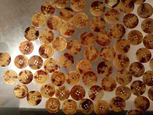 Boutons en corne de buffle de qualité supérieure, polis naturellement, durables, écologiques, au design classique, pour manteaux, vestes, artisanat naturel - Product Image 2