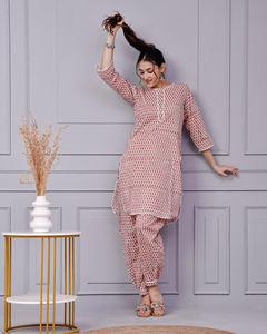 Conjunto de Ropa Coordinada de Algodón Estampado a Mano Inaaya, Ropa Étnica India Formal para Mujer, para Venta al por Mayor y Exportación, Top de Uso Diario - Product Image 4