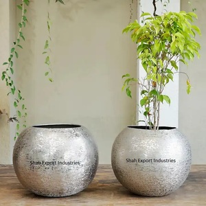 Texture Design Vase à fleurs en métal argent fini pour la maison entrée décoration de sol extérieur Vase à fleurs de forme ronde - Product Image 4