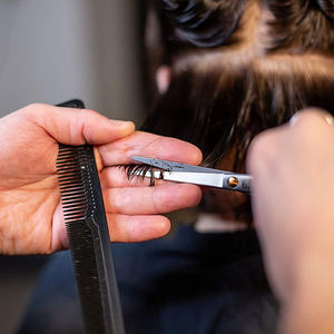 Ciseaux de coupe de cheveux de haute qualité métal acier finition sable barbier Hai ciseaux de coupe avec anneau en caoutchouc arrière - Product Image 5