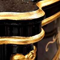 Console de Maquillage Royale Européenne de Luxe Faite à la Main en Bois de Teck Massif Noir et Or, Table de Coiffeuse Moderne du Milieu du Siècle pour Salon