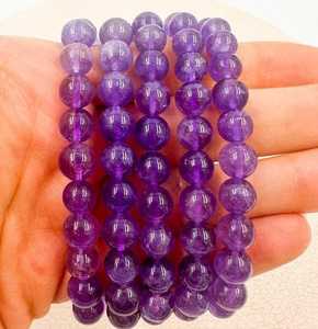 สร้อยข้อมืออเมทิสต์แห่งความรักสุดหรูอัญมณีแกะสลักจากควอตซ์ขัดเงาอัญมณีบำบัดที่มีเอกลักษณ์สำหรับความสงบภายใน - Product Image 4