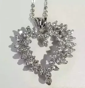 Pendentif et breloque pour femme en argent 925, pendentif cœur en grappe de diamants en moissanite véritable taille ronde - Product Image 1