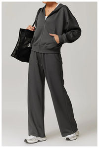 Ensemble de survêtement d'hiver deux pièces personnalisé pour femme, de haute qualité, uni, à manches courtes, coupe classique - Product Image 3