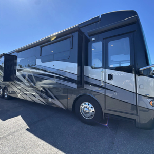 Rebate Price Used 2022 Newmars Ventanas Class Motorhome RVs Campers 4-6 Passengers EURO 5 Emission Spacious Interior Discounted - Product Image 1