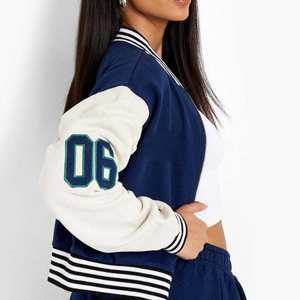 2025 personalizado 100% Material de lana transpirable hecho mujer Crop Varsity chaqueta diseño personalizado Crop College chaqueta de béisbol para mujer - Product Image 4